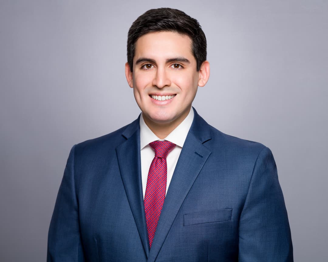 Headshot of Joaquin Vizcarra, M.D.